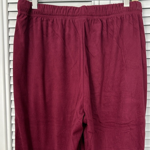 Burgundy Lounge Set with Button Detail.
Soft & cozy 
Perfect for travel - Picture 4 of 11